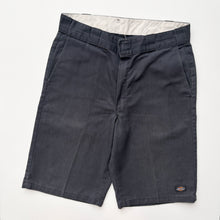 Load image into Gallery viewer, Dickies Shorts W32