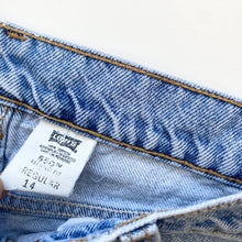 Load image into Gallery viewer, 90s Levi’s 550 Denim Shorts W24