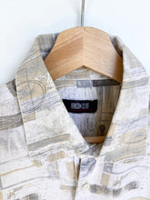 Load image into Gallery viewer, 90s Abstract Crazy Print Shirt (M)