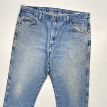 Load image into Gallery viewer, Wrangler Jeans W40 L30