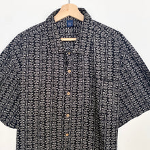 Load image into Gallery viewer, 90s Crazy Print Shirt (XL)