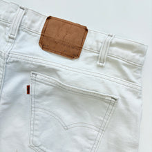 Load image into Gallery viewer, 90s Levi’s 560 Denim Shorts W38