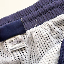 Load image into Gallery viewer, 00s Umbro Shorts (XL)