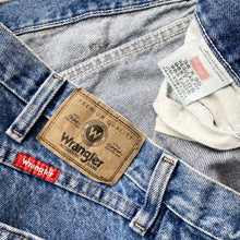Load image into Gallery viewer, Wrangler Jeans W36 L30
