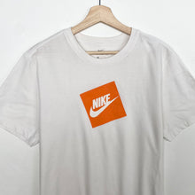 Load image into Gallery viewer, Nike T-shirt (L)