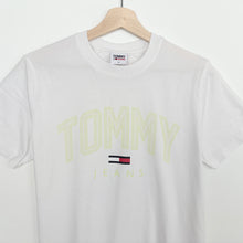 Load image into Gallery viewer, Tommy Hilfiger T-shirt (M)