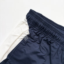 Load image into Gallery viewer, 00s Nike Shorts (S)
