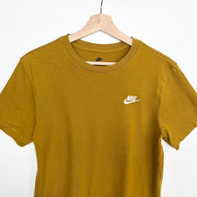 Load image into Gallery viewer, Nike T-shirt (S)