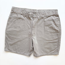 Load image into Gallery viewer, Carhartt Carpenter Shorts W44