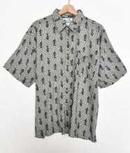 Load image into Gallery viewer, 90s Crazy Print Shirt (L)