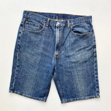 Load image into Gallery viewer, Levi’s 505 Shorts W38