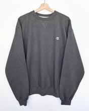 Load image into Gallery viewer, Champion Sweatshirt (L)