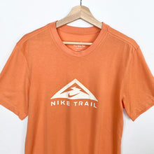Load image into Gallery viewer, Nike T-shirt (M)