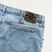 Load image into Gallery viewer, Wrangler Denim Shorts W38
