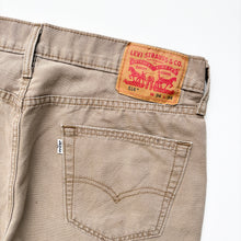 Load image into Gallery viewer, Levi’s 514 Shorts W34