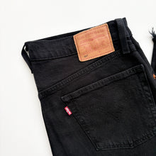 Load image into Gallery viewer, Levi’s 501 W32 L24