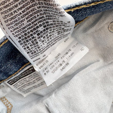 Load image into Gallery viewer, Levi’s 505 Shorts W40