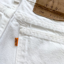 Load image into Gallery viewer, Levi’s 550 Denim Shorts W30