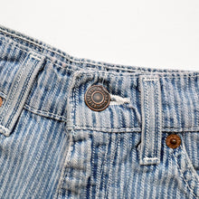 Load image into Gallery viewer, Women’s 90s Levi’s Denim Shorts W24