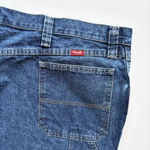 Load image into Gallery viewer, Wrangler Carpenter Shorts W44