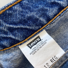 Load image into Gallery viewer, 90s Levi’s Denim Shorts W30