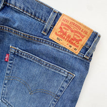 Load image into Gallery viewer, Levi’s 511 Shorts W38