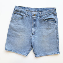 Load image into Gallery viewer, Wrangler Denim Shorts W36