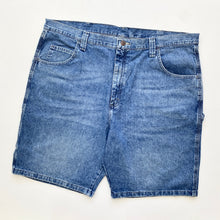 Load image into Gallery viewer, Wrangler Carpenter Shorts W42