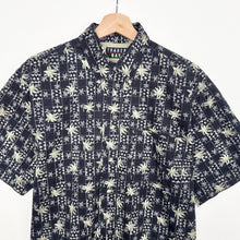 Load image into Gallery viewer, 90s Crazy Print Shirt (L)