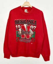Load image into Gallery viewer, 1997 Nebraska Huskies Sweatshirt (M)
