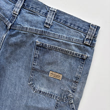 Load image into Gallery viewer, Wrangler Carpenter Shorts W40