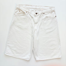 Load image into Gallery viewer, 90s Levi’s 560 Denim Shorts W38