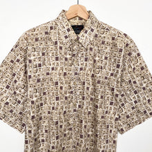 Load image into Gallery viewer, 90s Crazy Print Shirt (M)
