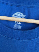 Load image into Gallery viewer, Dickies T-shirt (2XL)