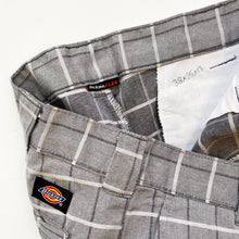 Load image into Gallery viewer, Dickies Shorts W38