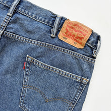 Load image into Gallery viewer, Levis 550 Denim Shorts W42