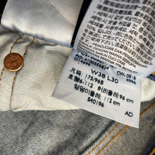 Load image into Gallery viewer, Levi’s 501 W38 L30