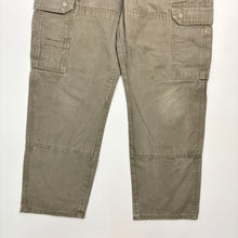 Load image into Gallery viewer, Wrangler Carpenter Cargo Jeans W32 L30