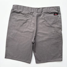 Load image into Gallery viewer, Dickies Shorts W36