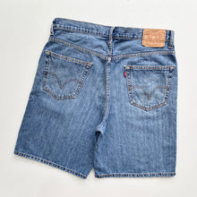 Load image into Gallery viewer, Levis 550 Denim Shorts W36