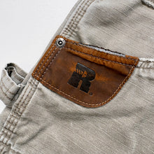 Load image into Gallery viewer, Wrangler Cargo Jeans W31 L32