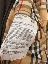Load image into Gallery viewer, 90s Burberry Suede Jacket (M)