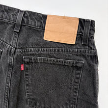 Load image into Gallery viewer, Women’s 90s Levi’s Shorts W28