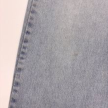 Load image into Gallery viewer, Levi’s 550 W32 L32