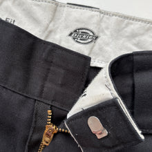 Load image into Gallery viewer, Dickies Shorts W33