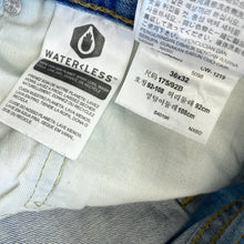 Load image into Gallery viewer, Levi’s 559 W36 L32