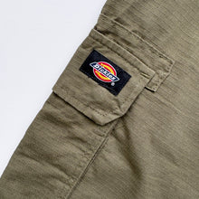 Load image into Gallery viewer, Dickies Cargo Shorts W34