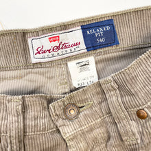 Load image into Gallery viewer, Levi’s 540 Cords W33 L34