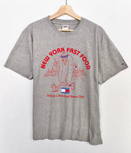 Load image into Gallery viewer, Tommy Hilfiger T-shirt (L)