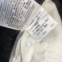 Load image into Gallery viewer, Levi’s 513 Cords W31 L32